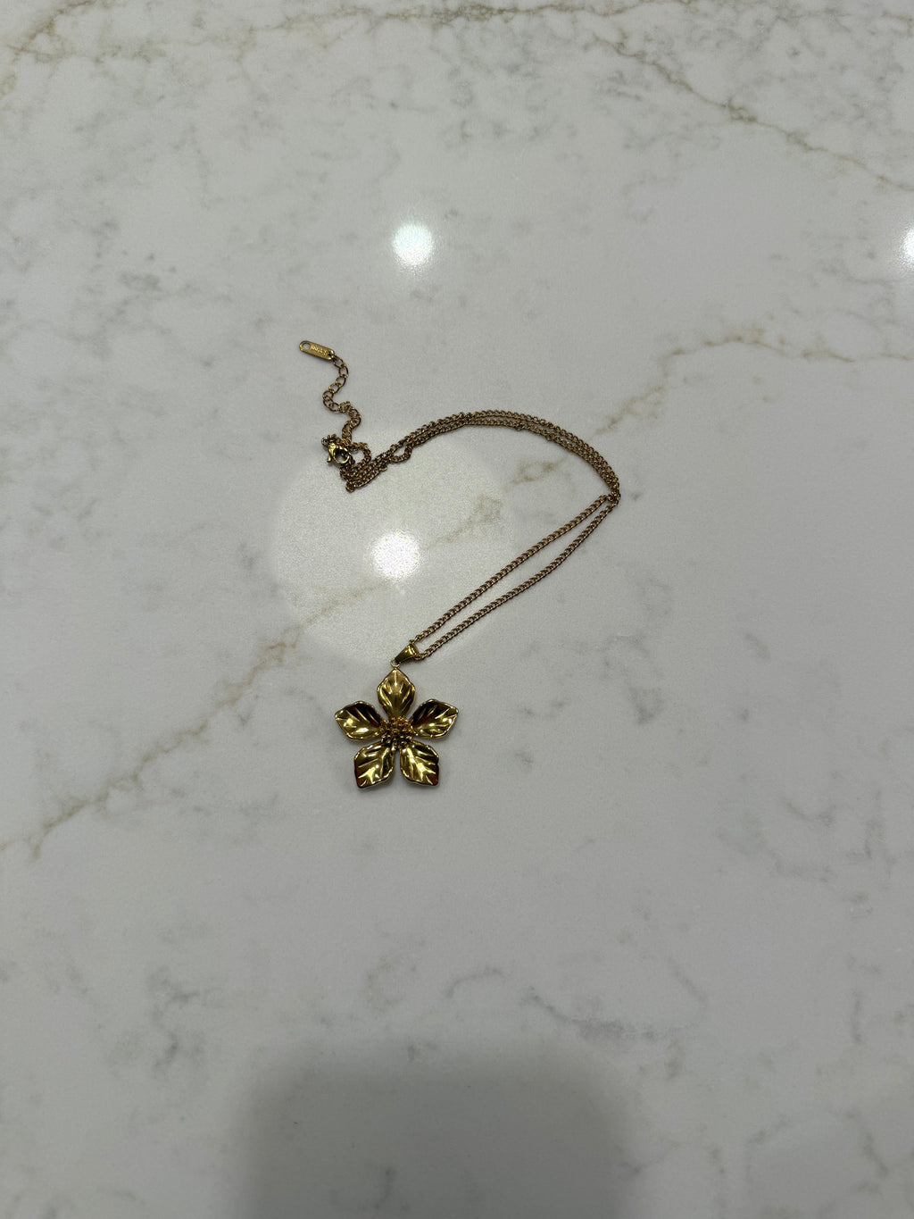 Gold Flower Pendant Necklace