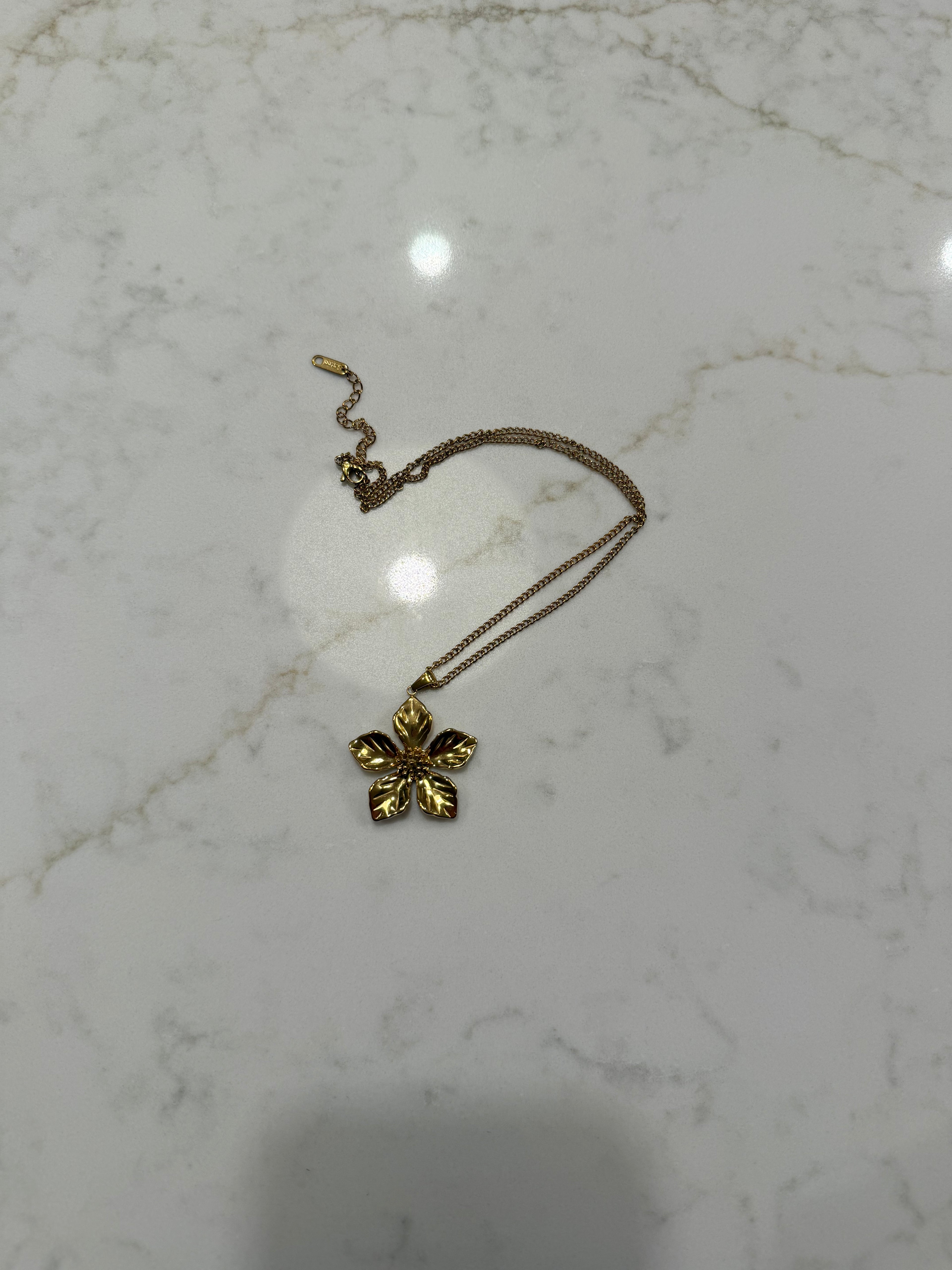 Gold Flower Pendant Necklace