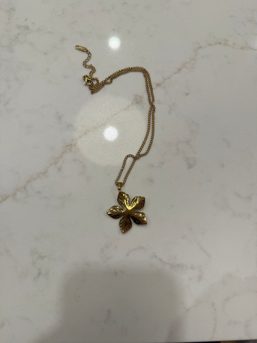 Gold Flower Pendant Necklace