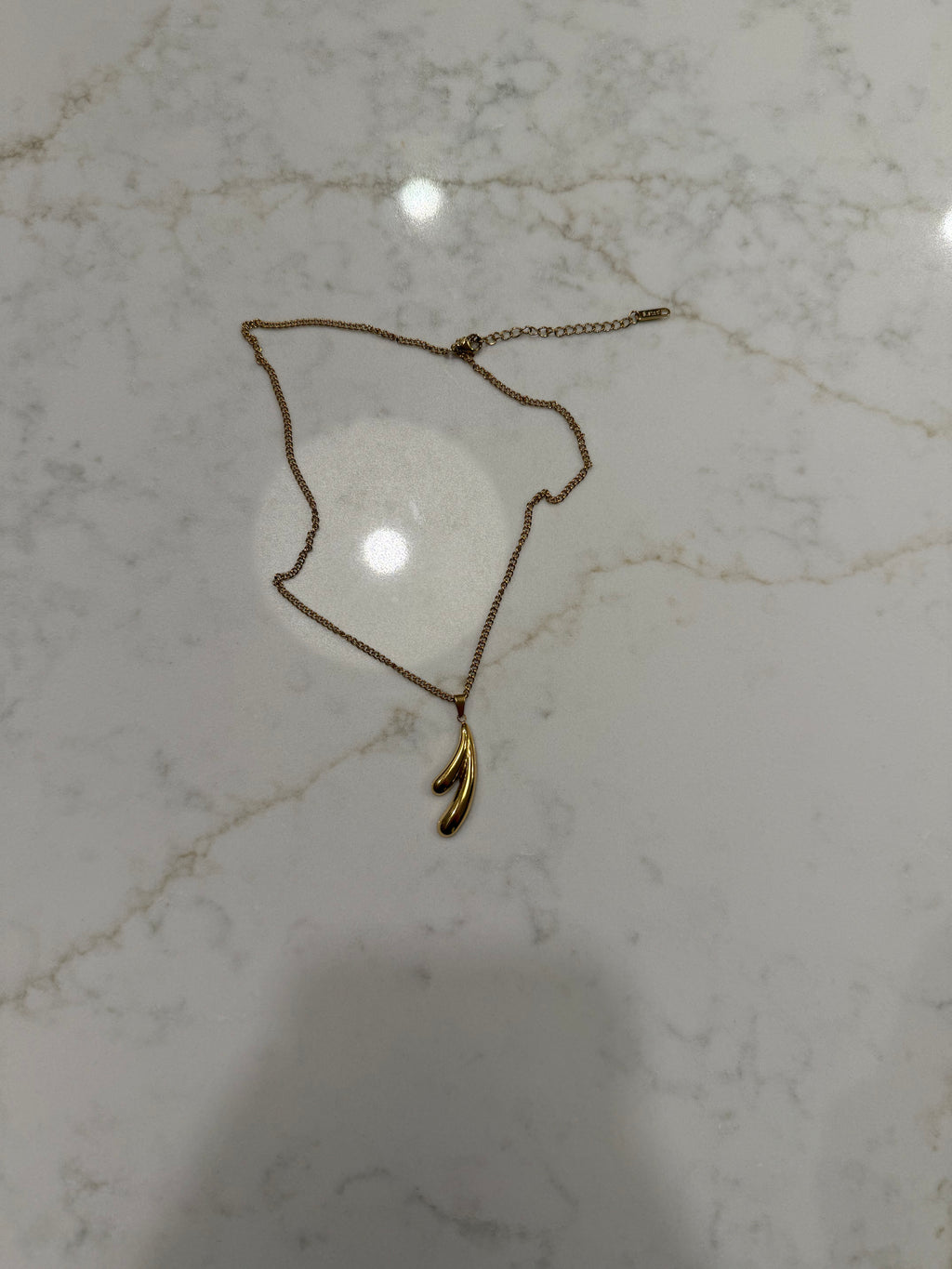 Gold Droplet Pendant Necklace