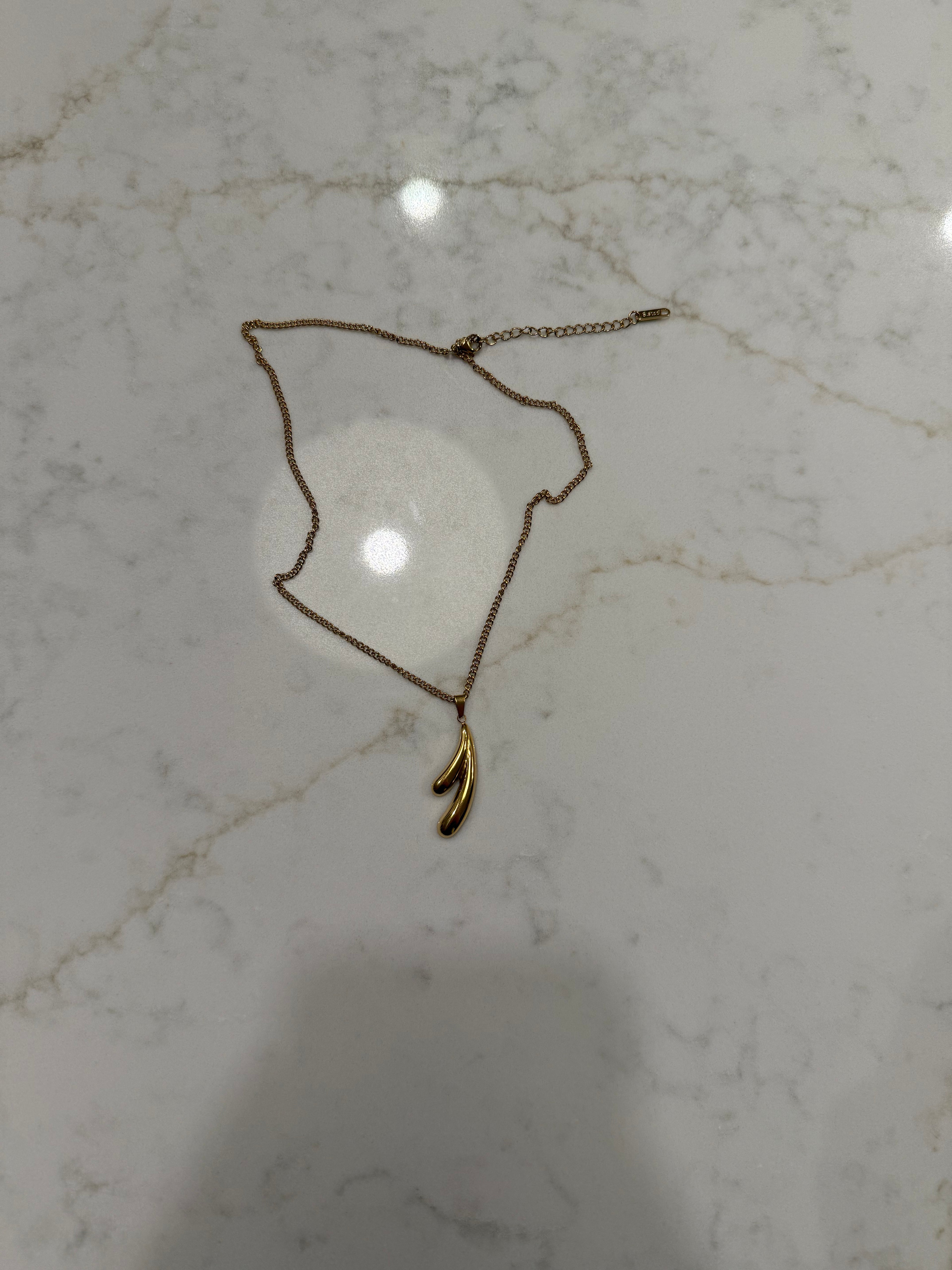 Gold Droplet Pendant Necklace